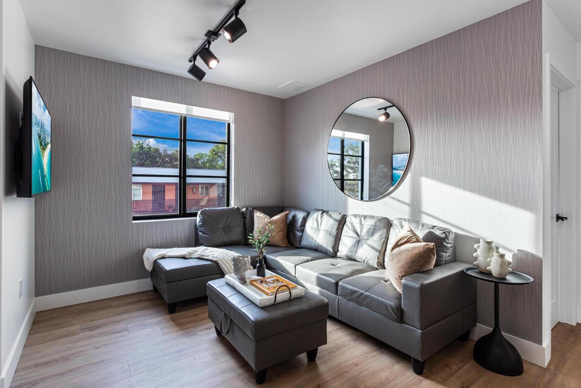 Lux Retreat By Renzzi Apartment Маями Екстериор снимка