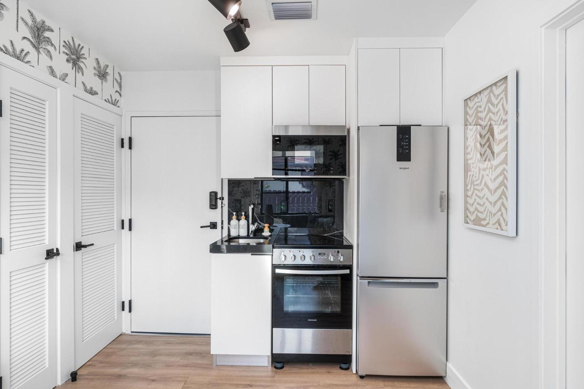 Lux Retreat By Renzzi Apartment Маями Екстериор снимка